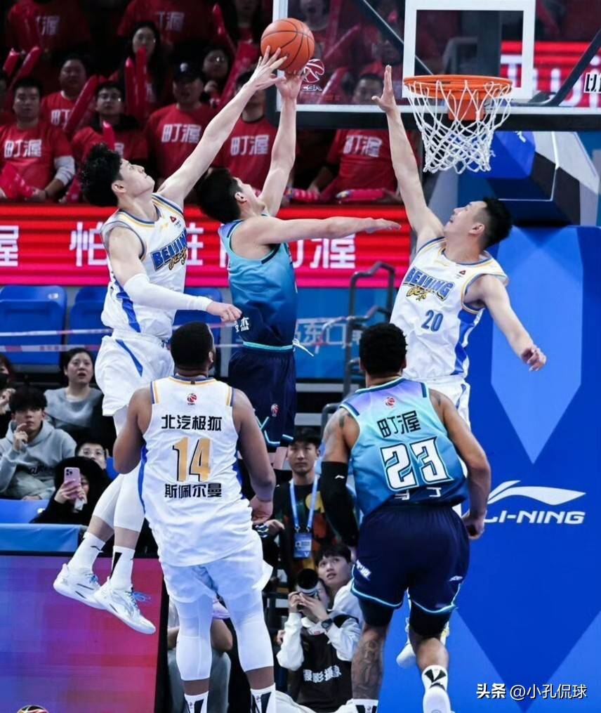 包含山东男篮转会期强势反弹，志在NBA总决赛名次提升，引发热议，年轻球员得到机会的词条