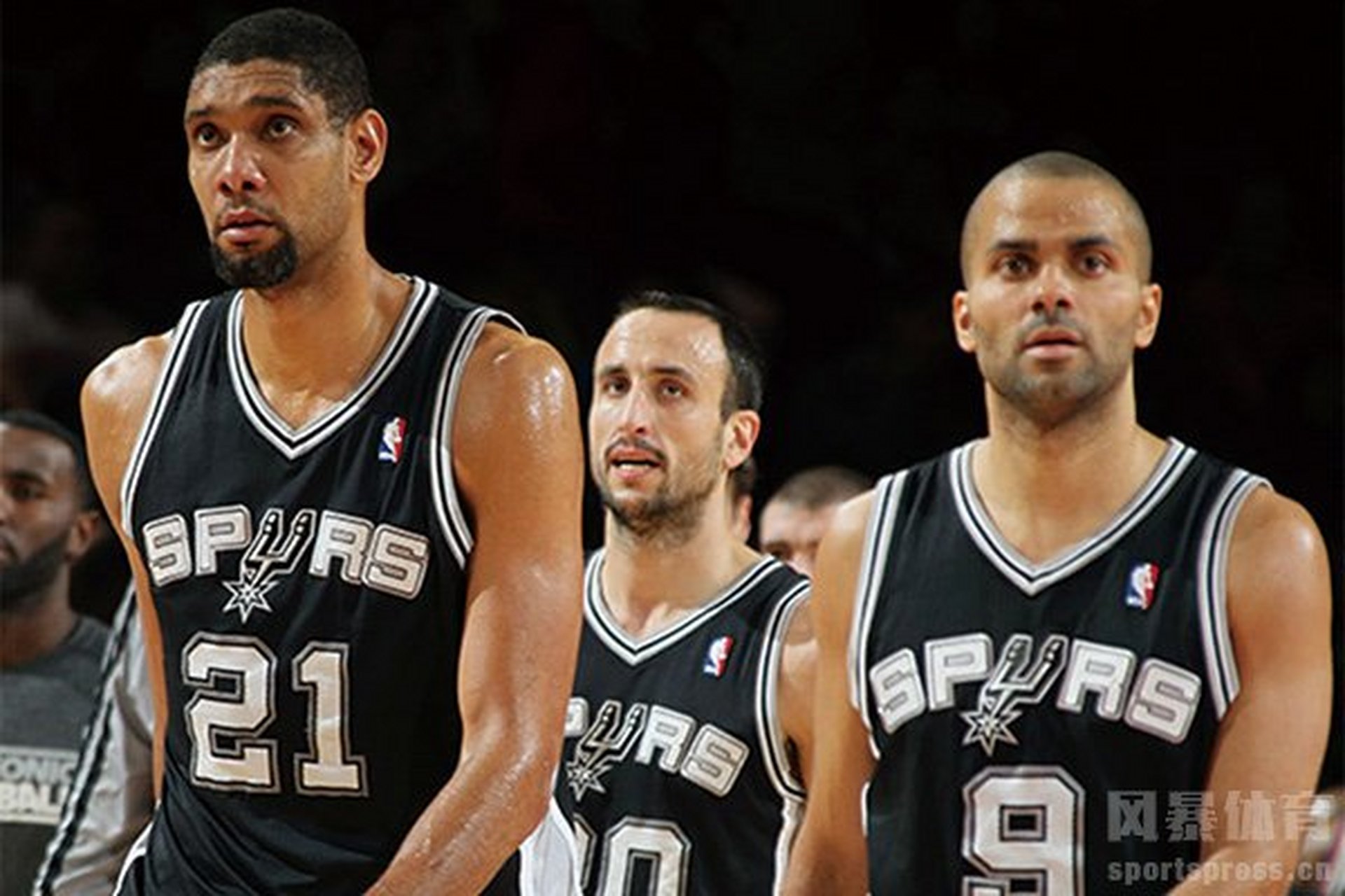 金年会中国官方入口-圣安东尼奥马刺发布备战花絮，今夜回应争议，NBA总决赛任务艰巨，身体对抗强度拉满的简单介绍