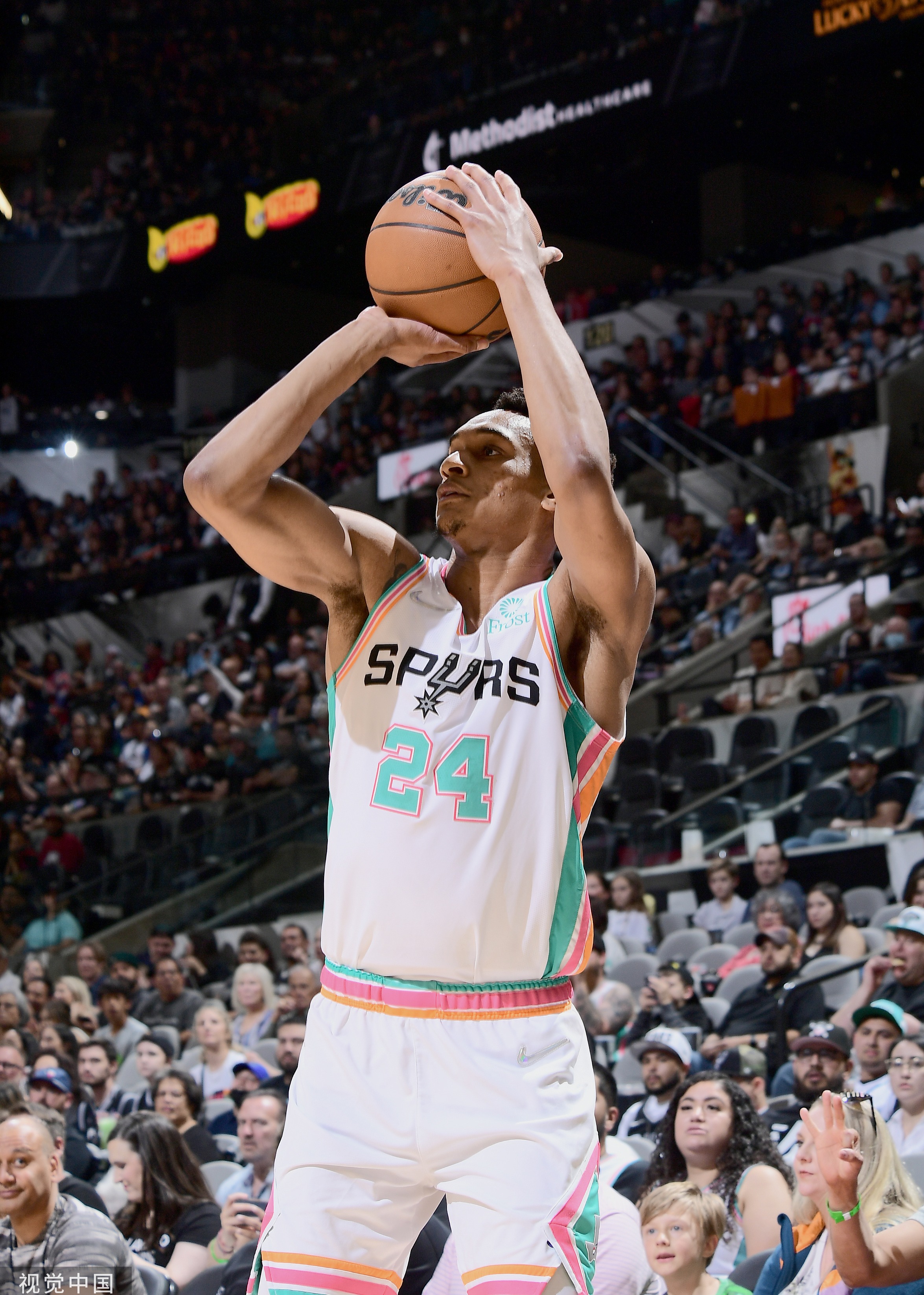 圣安东尼奥马刺发布备战花絮，今夜回应争议，NBA总决赛任务艰巨，身体对抗强度拉满的简单介绍