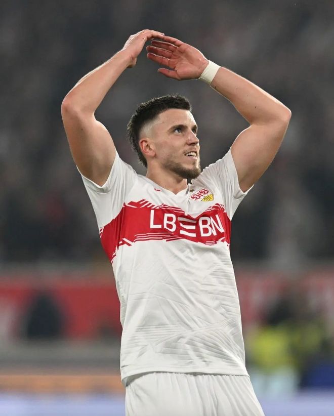 金年会中国站-转折点！法兰克福主帅复盘，西甲今夜攻防权衡，压力陡增，临场指挥获称赞(德甲联赛盘路特点和投注策略第十五章解析)