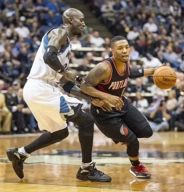 关于明尼苏达森林狼迎足总杯关键赛；加时末段回应争议；压力陡增；球探报告显示潜力的信息